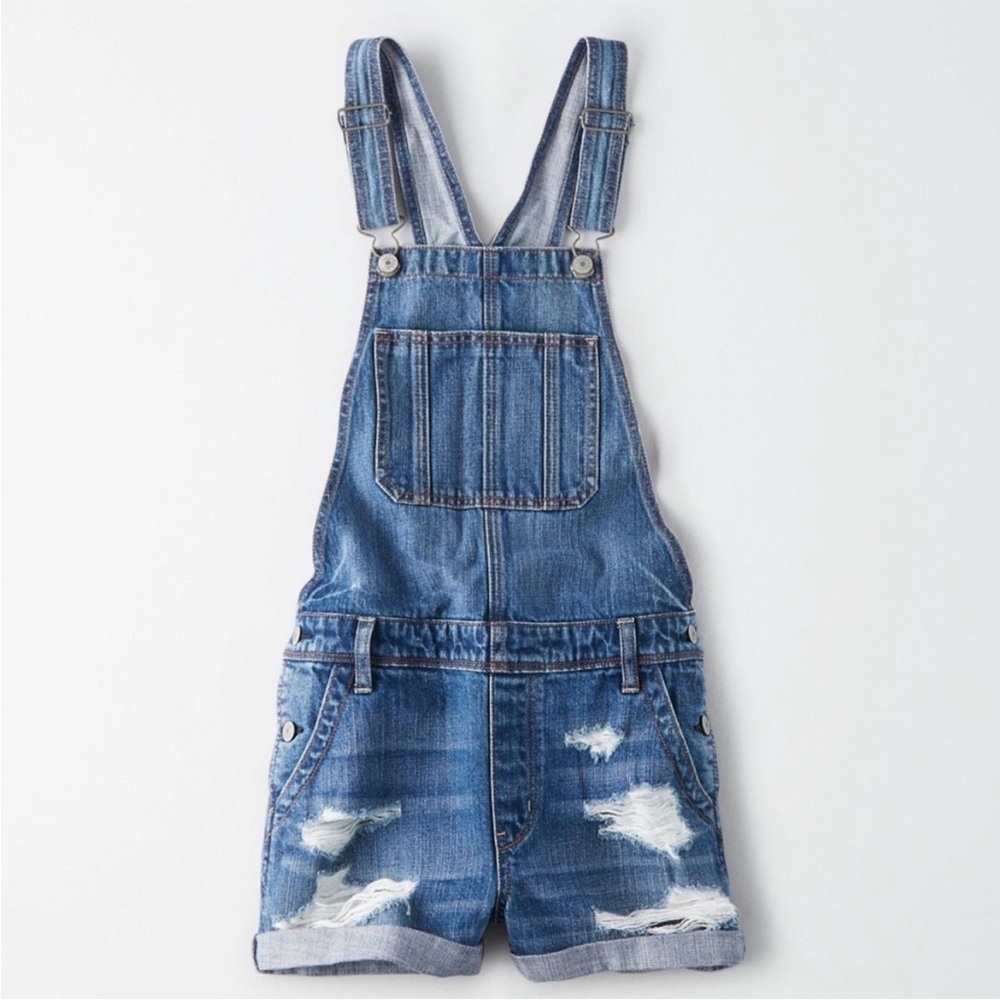 American Eagle Distressed Tomgirl Shortall Denim
Overalls in Medium Wash, Small